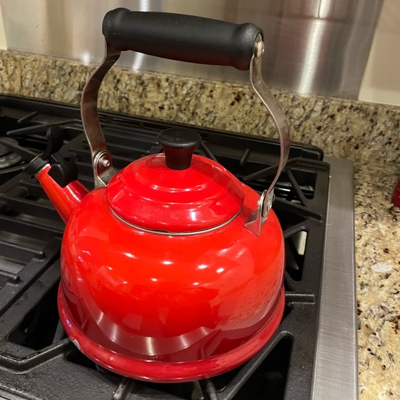 Le Creuset Large Tea Pot - Cherise Red 1.7 qt - Picture 11 of 12